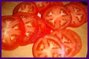 Os tomates axudan a aliviar a dor e a pesadez nas pernas con varices